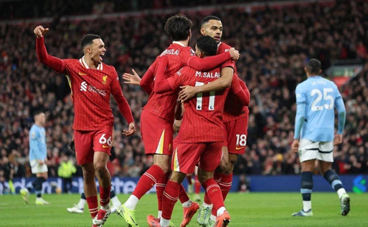 半岛体育-利物浦压哨绝杀曼联，全场沸腾！经典一战再现传奇